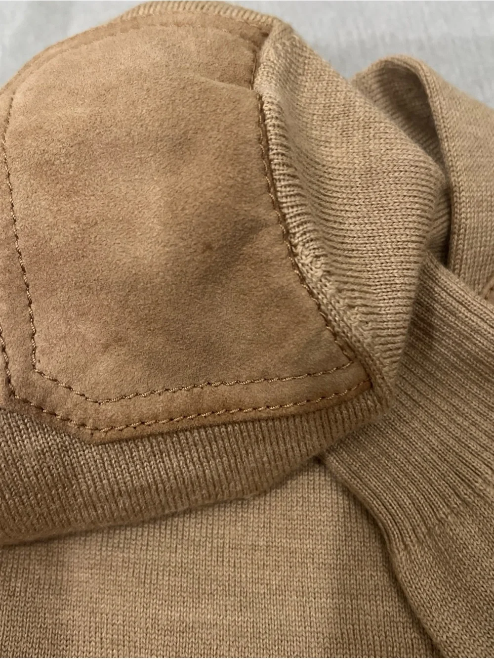Gucci boys Brown V-Neck pullover Wool/leather patches on shoulder/ elbows  4 yo